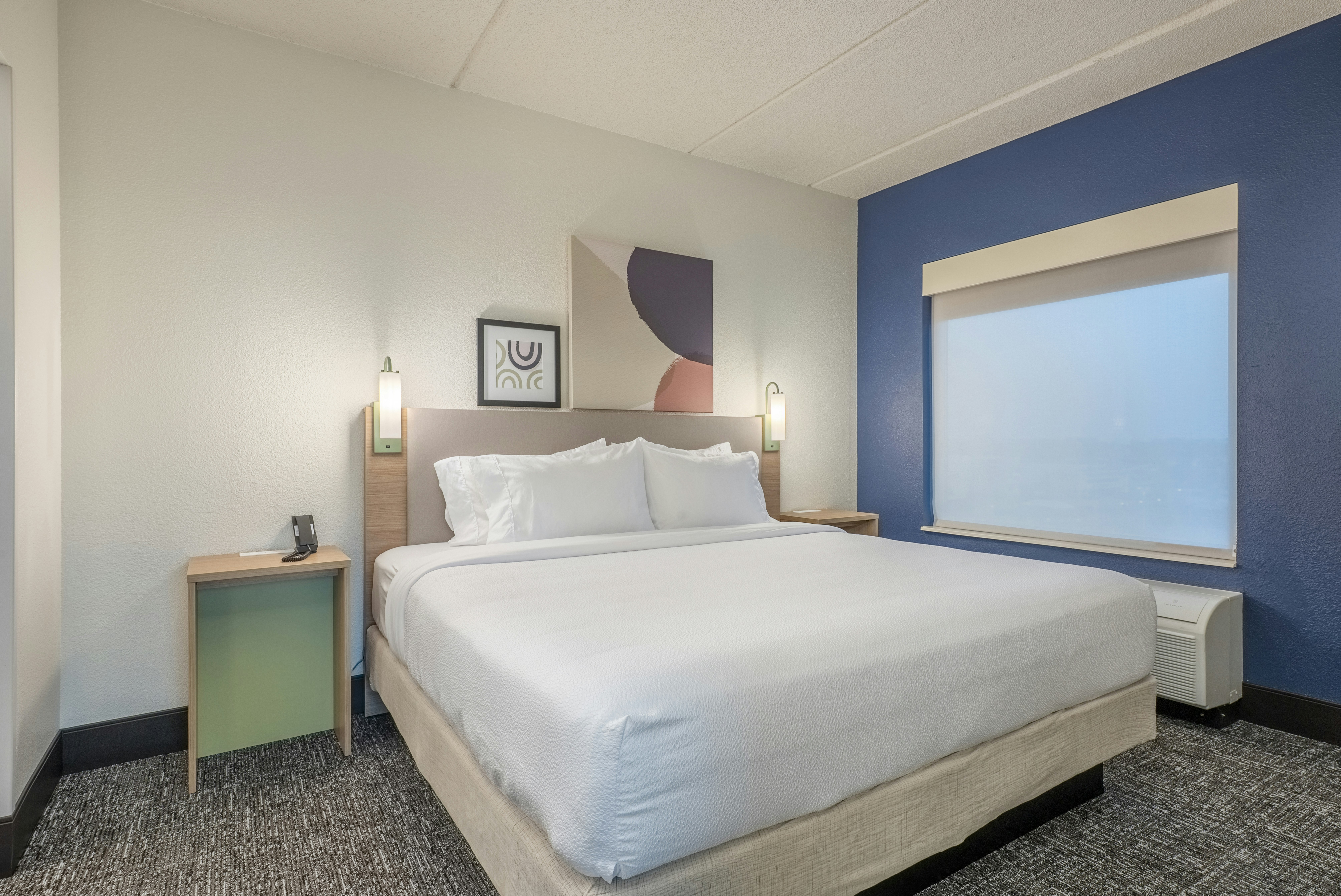 SUITE, KING BED