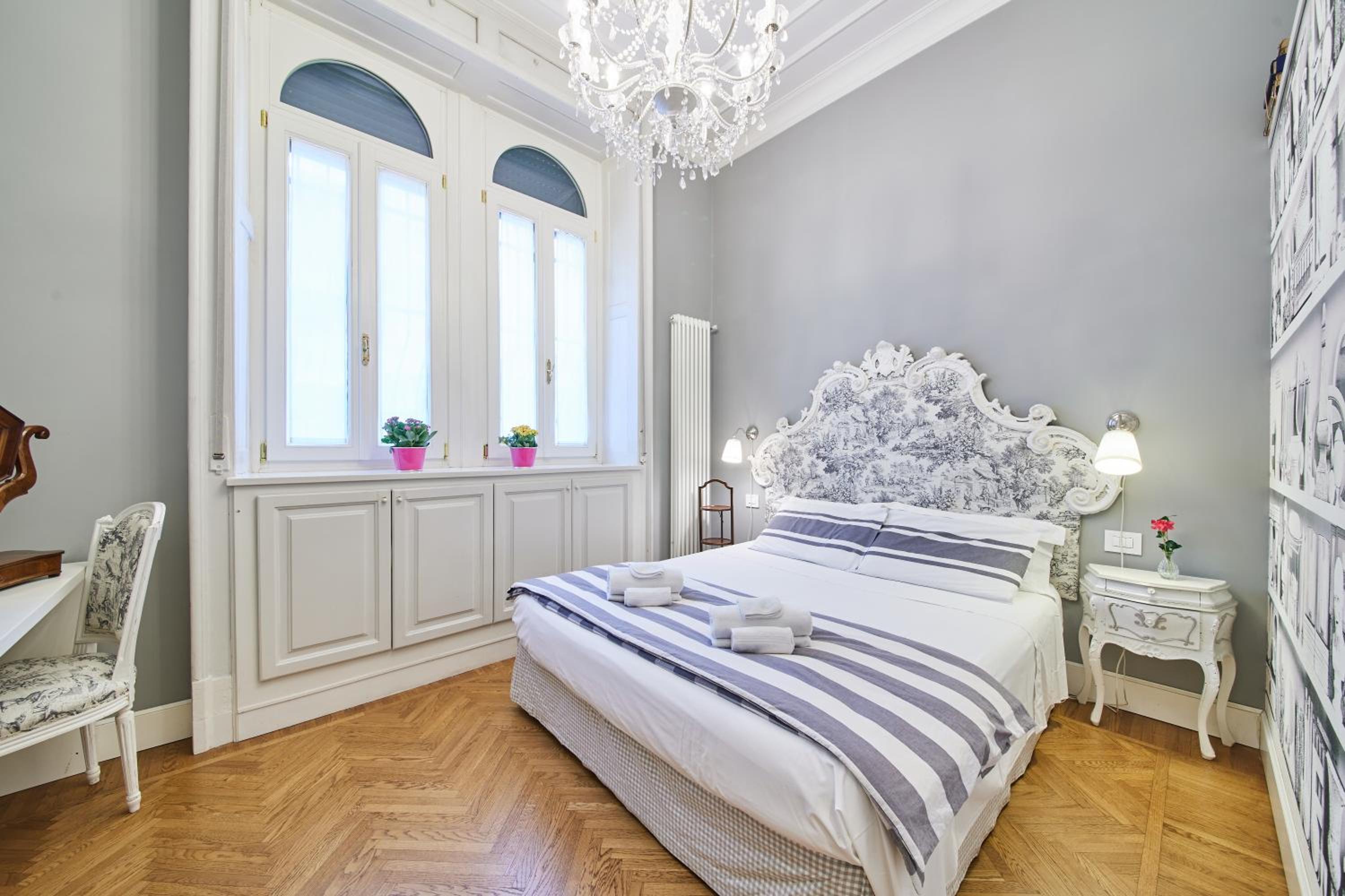 DELUXE, DOUBLE BED