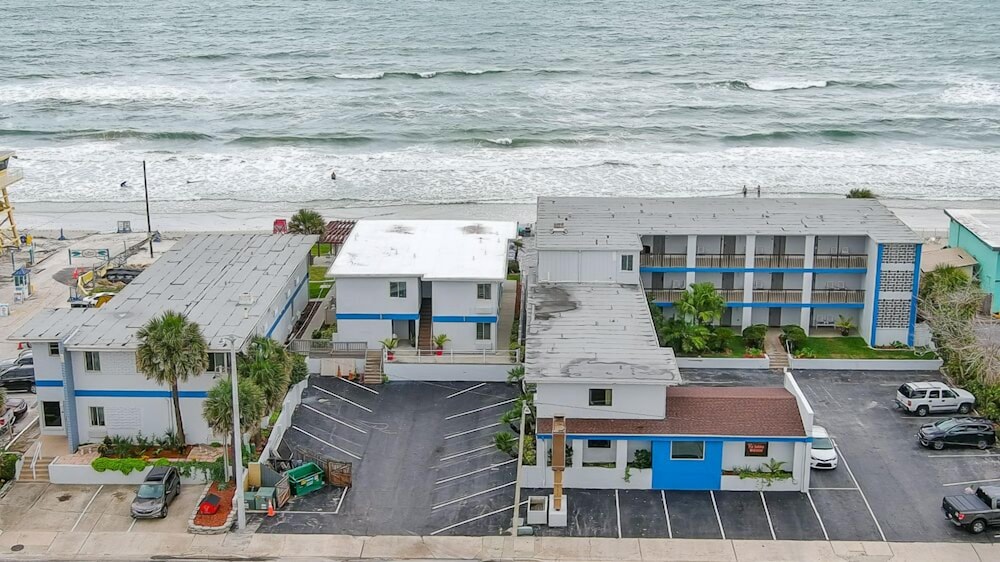 Driftwood Resort 3/70