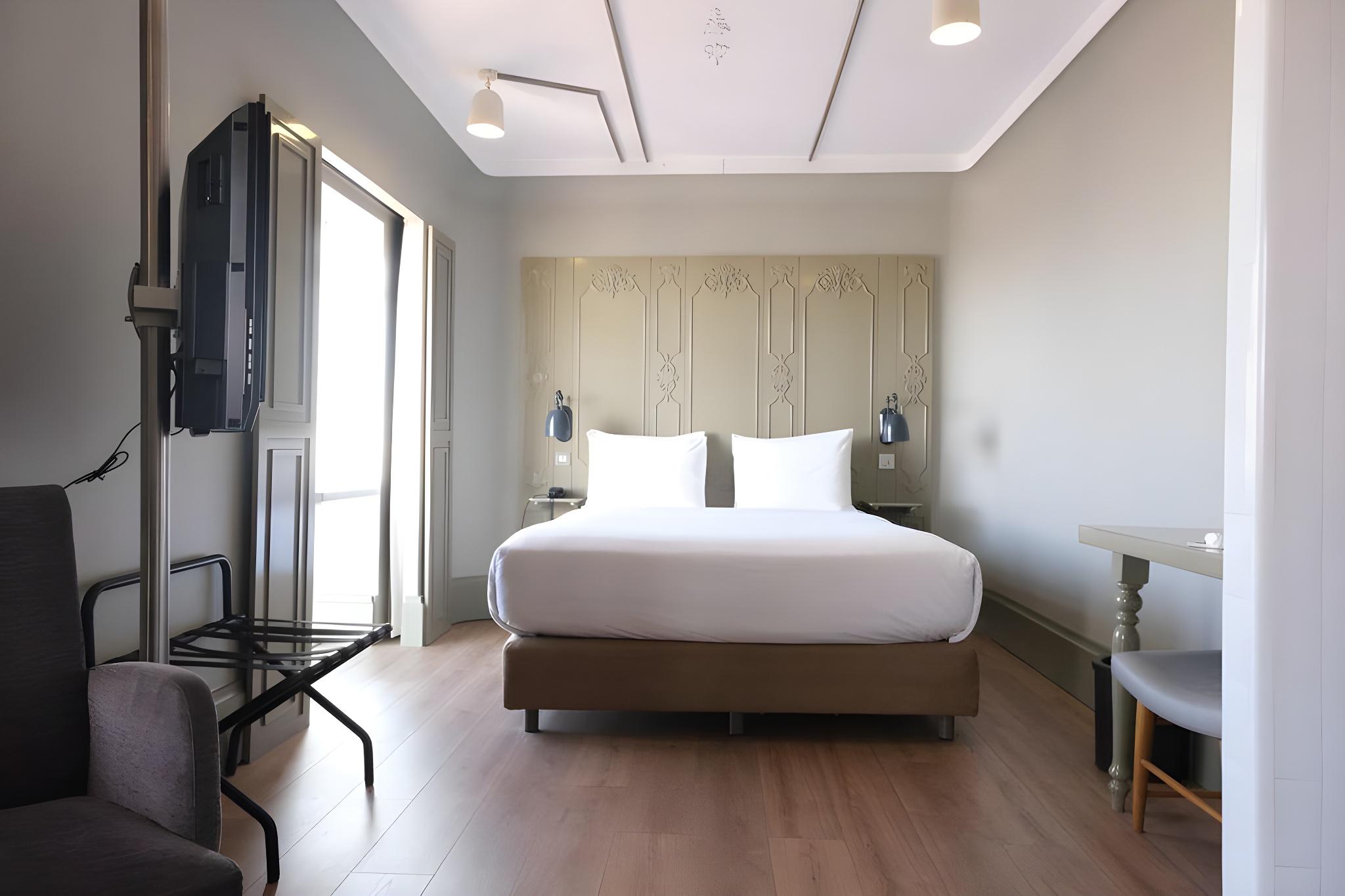 Deluxe, Queen Bed
