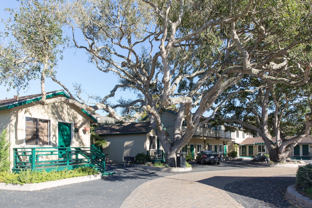 Sea Breeze Inn And Cottages 7/75