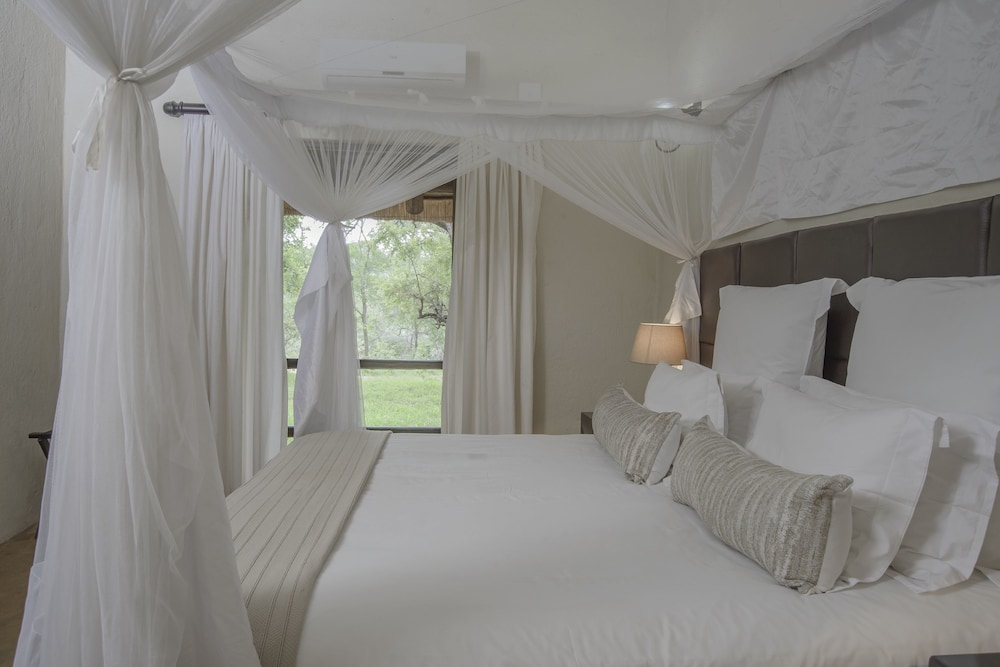 Shiduli Private Game Lodge 11/71
