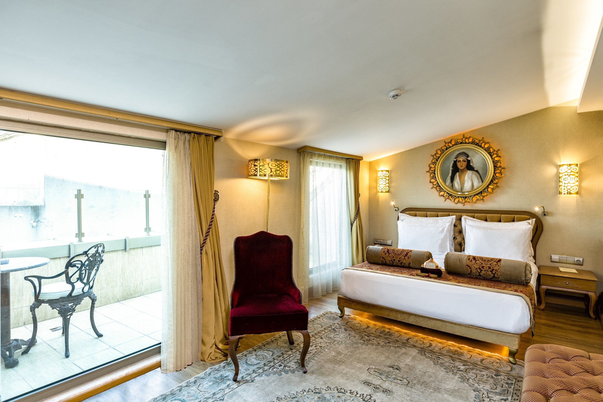 DELUXE, DOUBLE BED, BALCONY