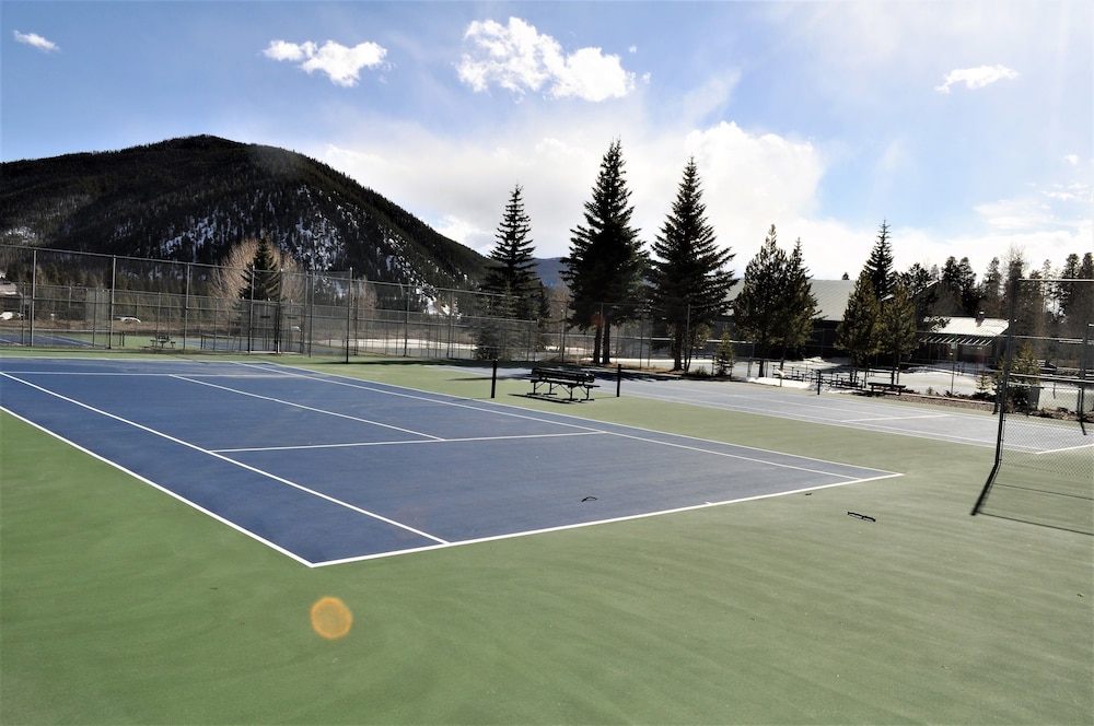 Tennis Townhome 2 Bed 2 5 Bath 23/50