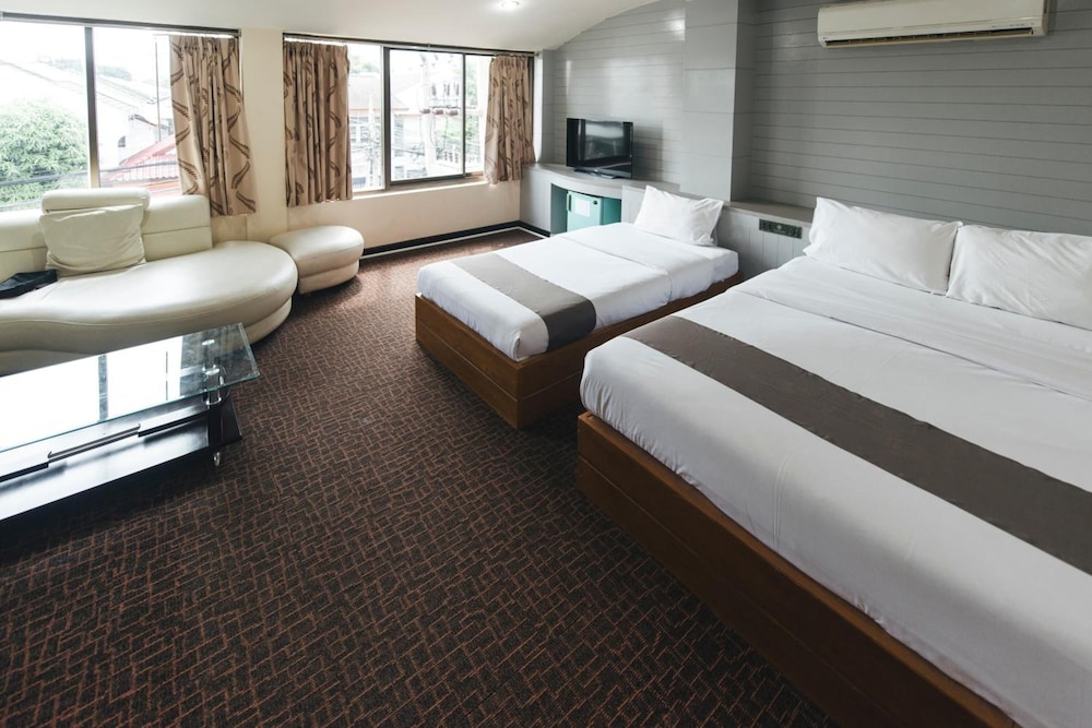 K.S. Pavilion Hotel 17/50