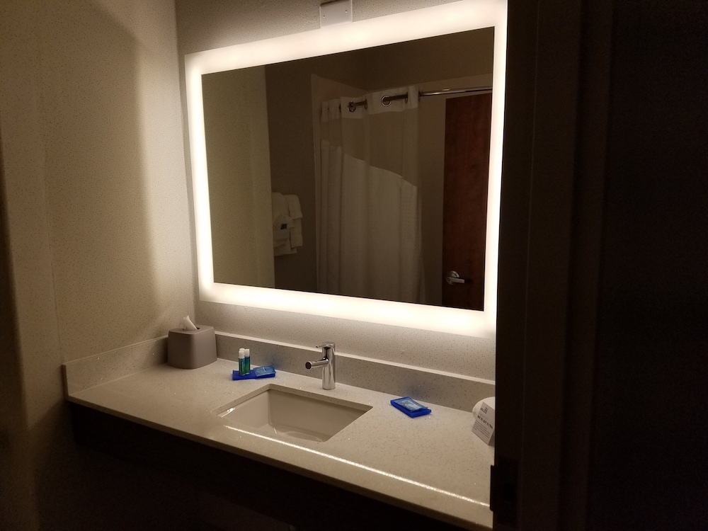 Holiday Inn Express and Suites Rio Grande City 57/59
