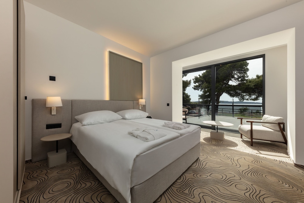 Superior, Queen Bed, Sea View, French Balcony, Accessible