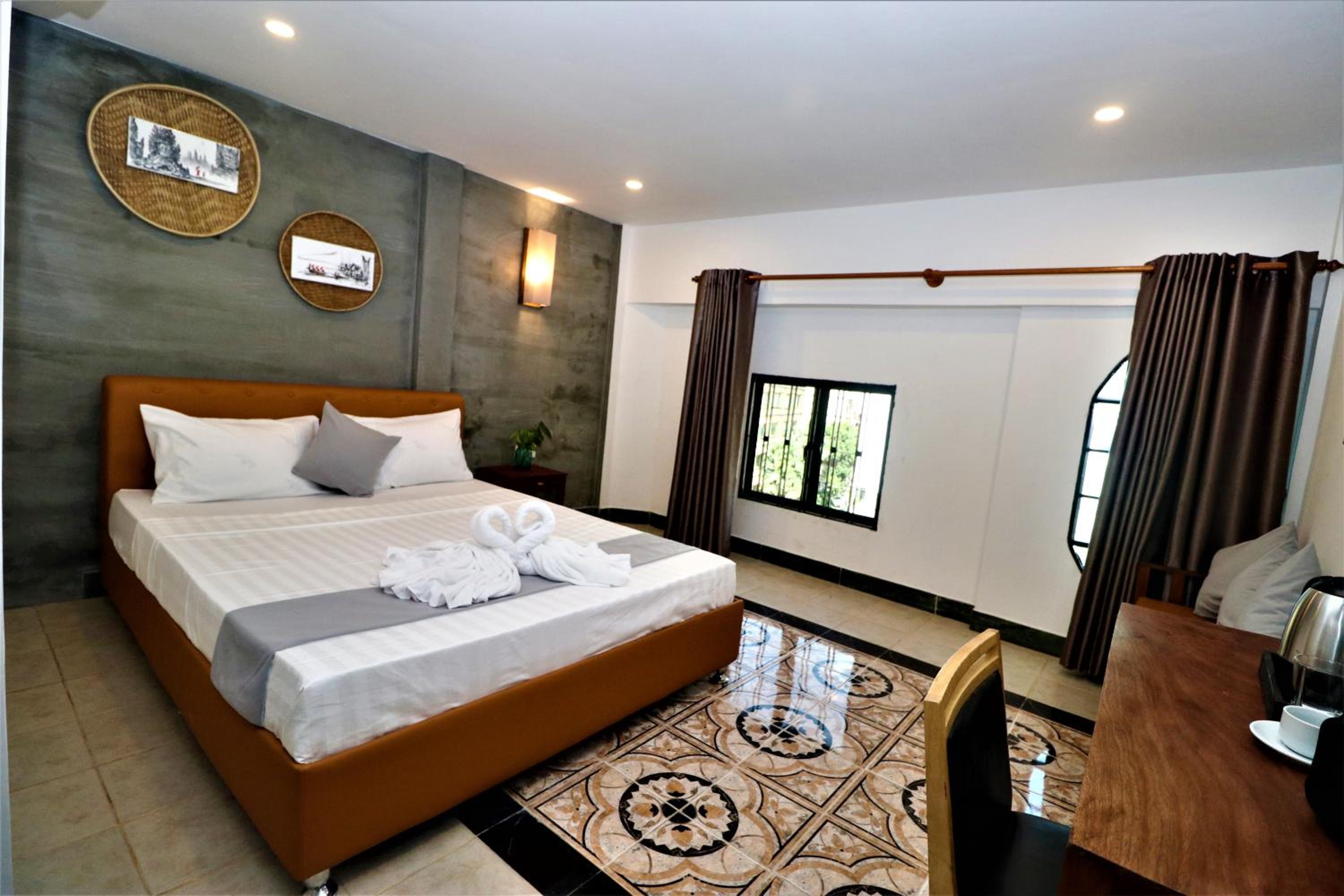 Superior, Double Bed, Street View