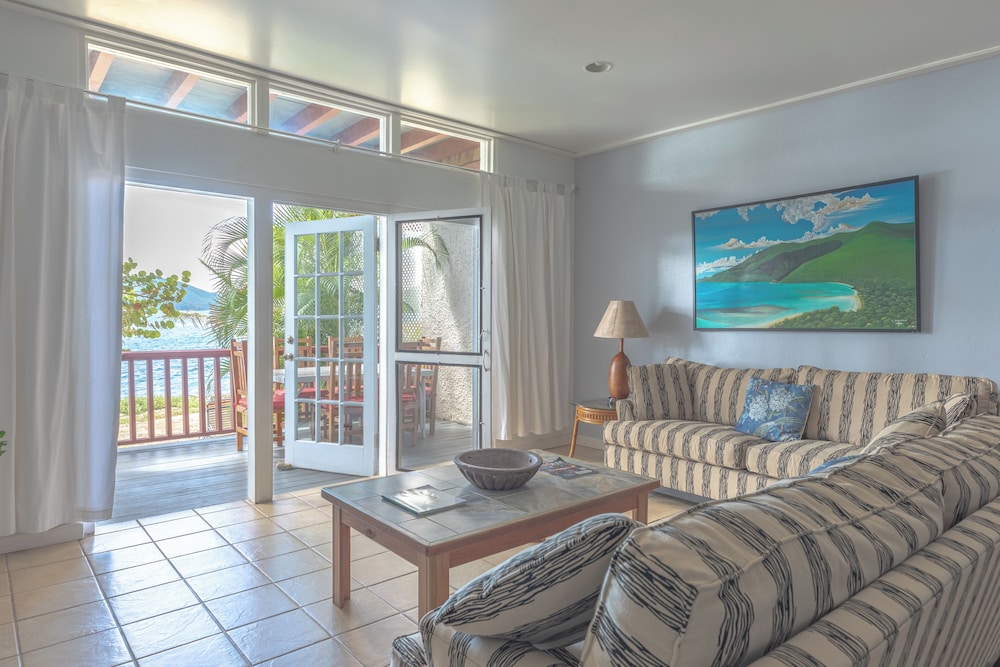 Fort Recovery Beachfront Villa & Suites Hotel 31/49