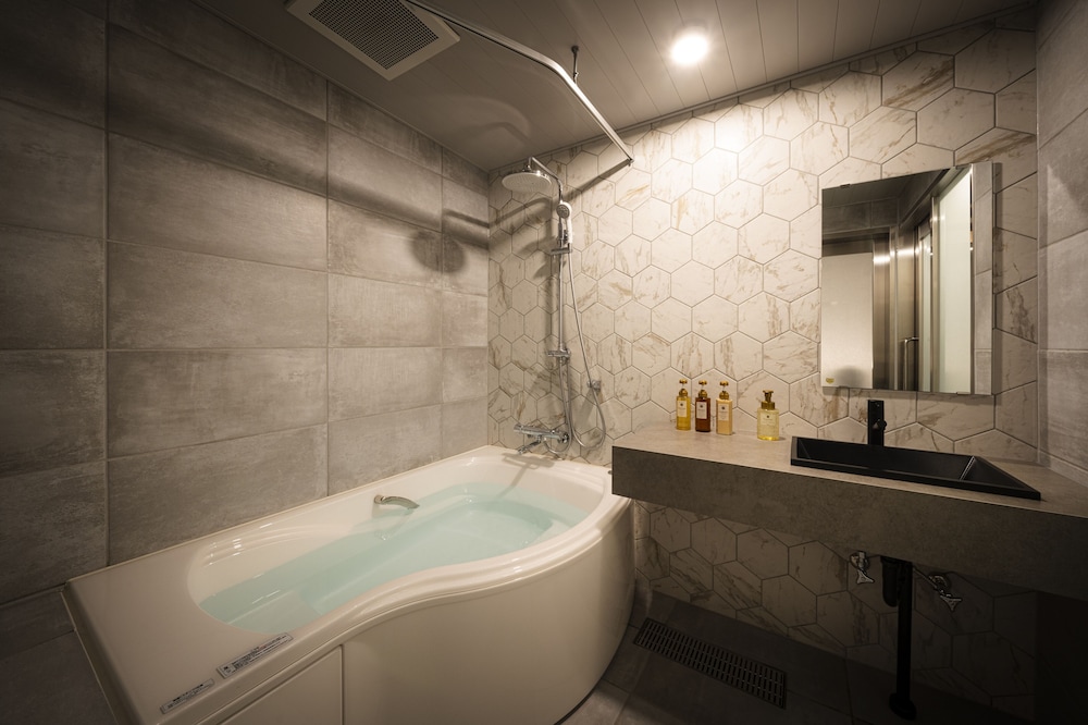 R Hotel Namba South 50/50