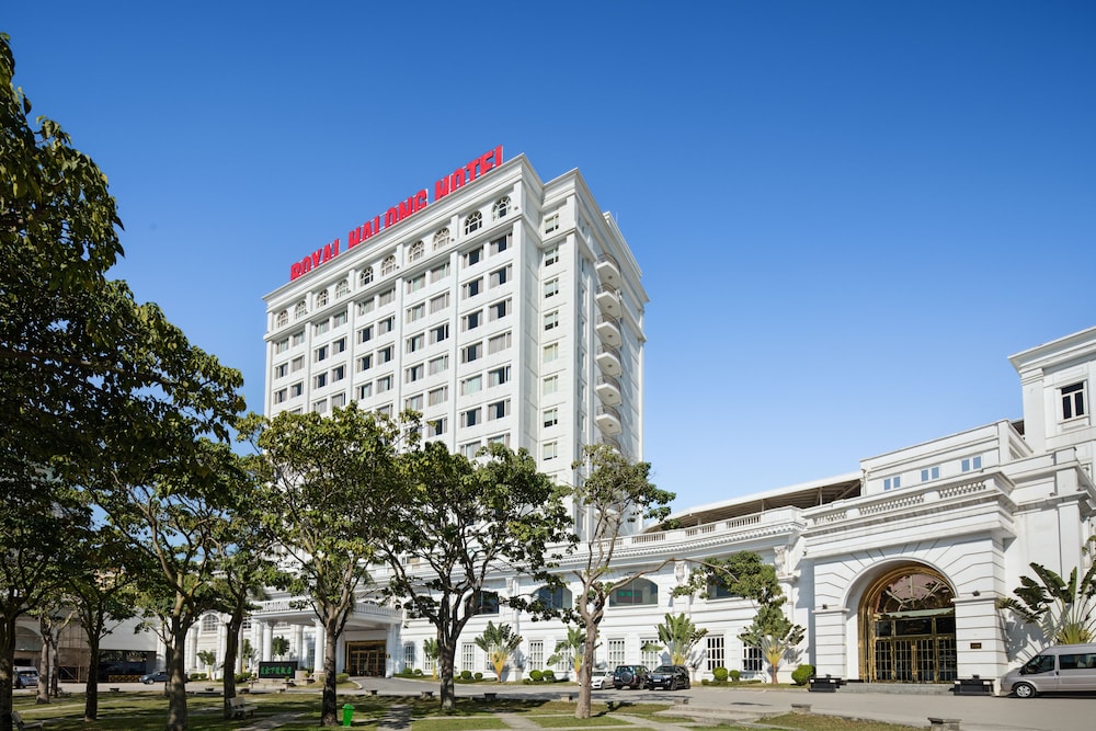 Royal Halong Hotel 3/70