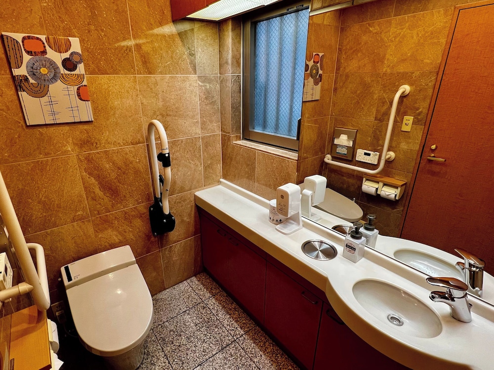 Toyoko Inn Shin-yokohama Ekimae Honkan 55/58