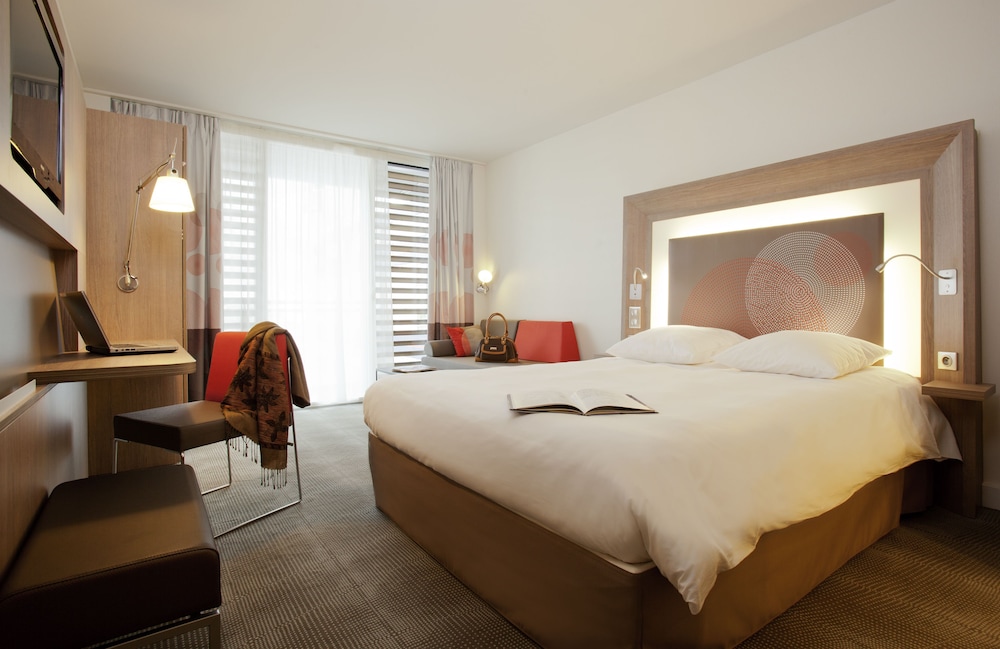 Superior Room Queen size bed Sofa bed 1 place، Novotel Paris 17 5/10