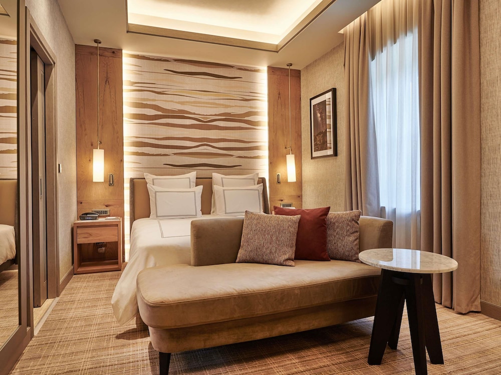 Swiss Advantage, King Bed