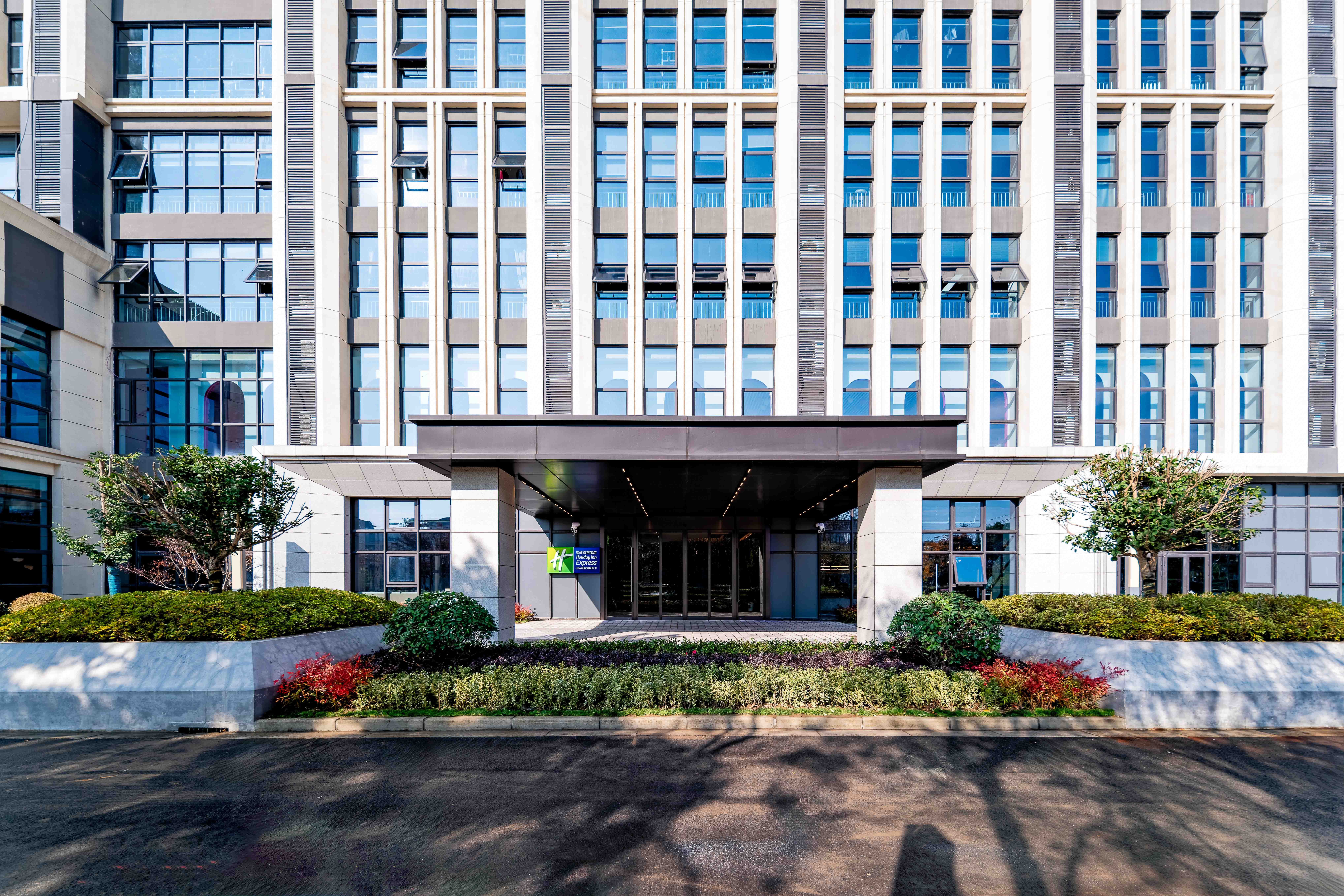 Holiday Inn Express Haiyan 44/47