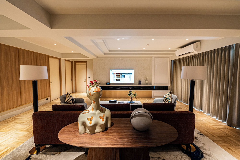 Floral Court Hotel and Residence 48/58