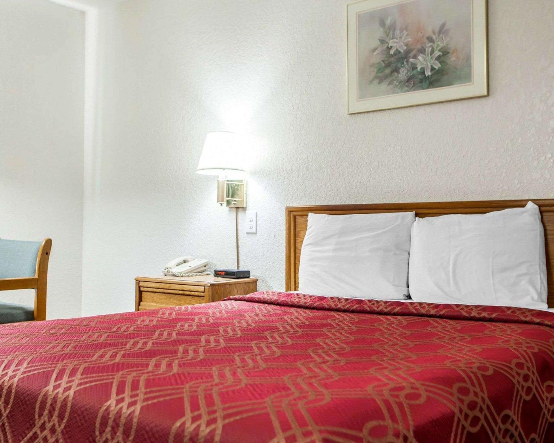 Room, Queen Bed, Smoking, Accessible