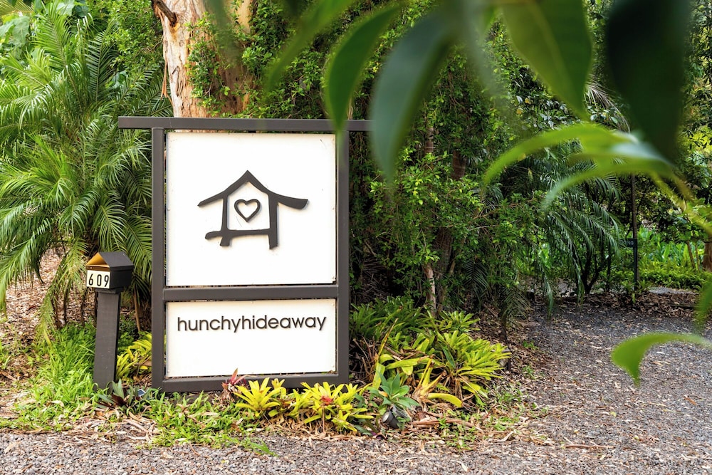 HUNCHY HIDEAWAY 19/50