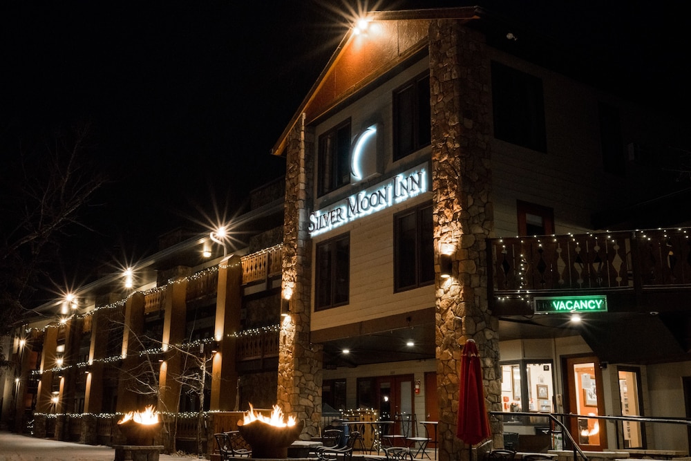 Silver Moon Inn 2/70