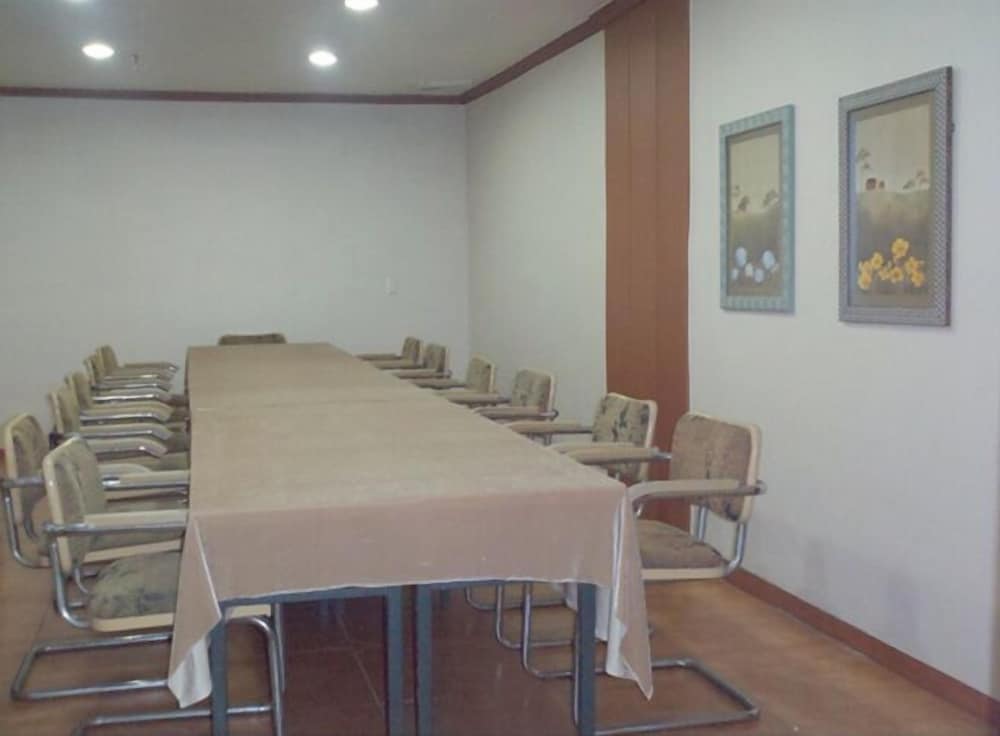 Kyungha Spa Hotel 52/56