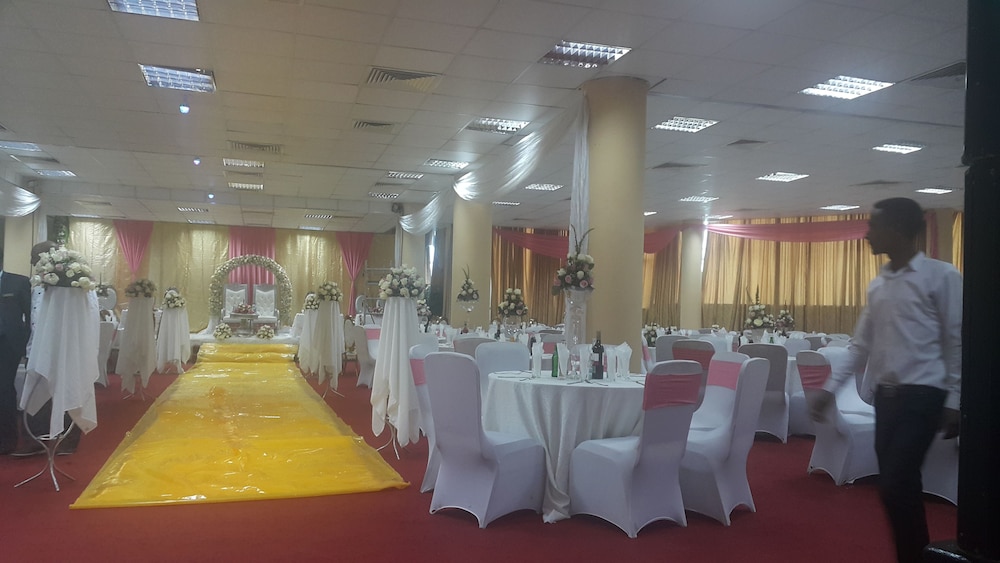 Friendship International Hotel 43/55
