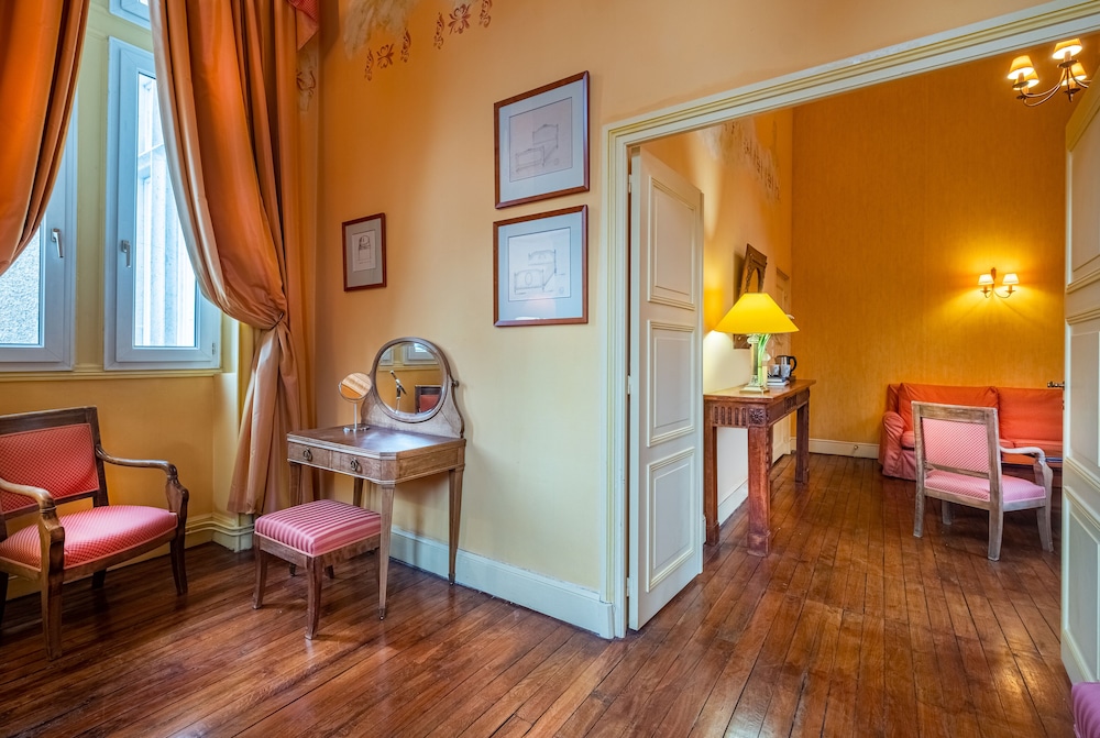 CHATEAU DES REYNATS 32/50
