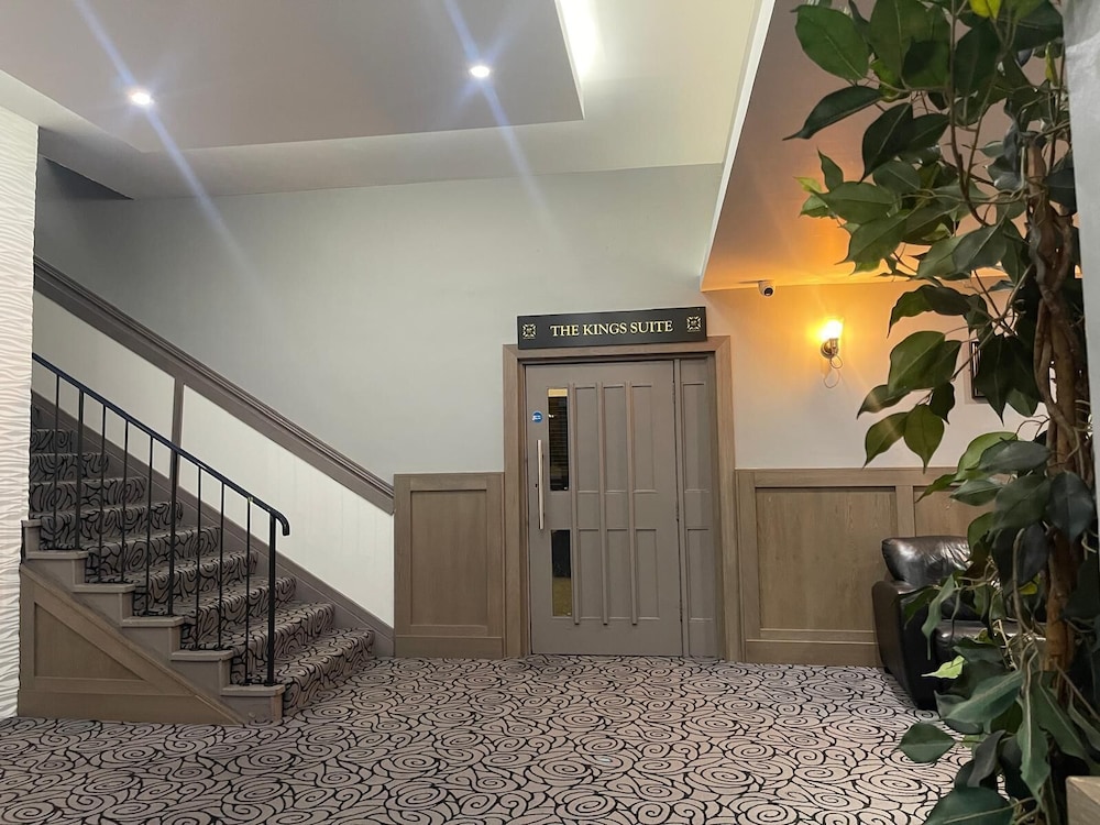 Kings Park Hotel in GLASGOW