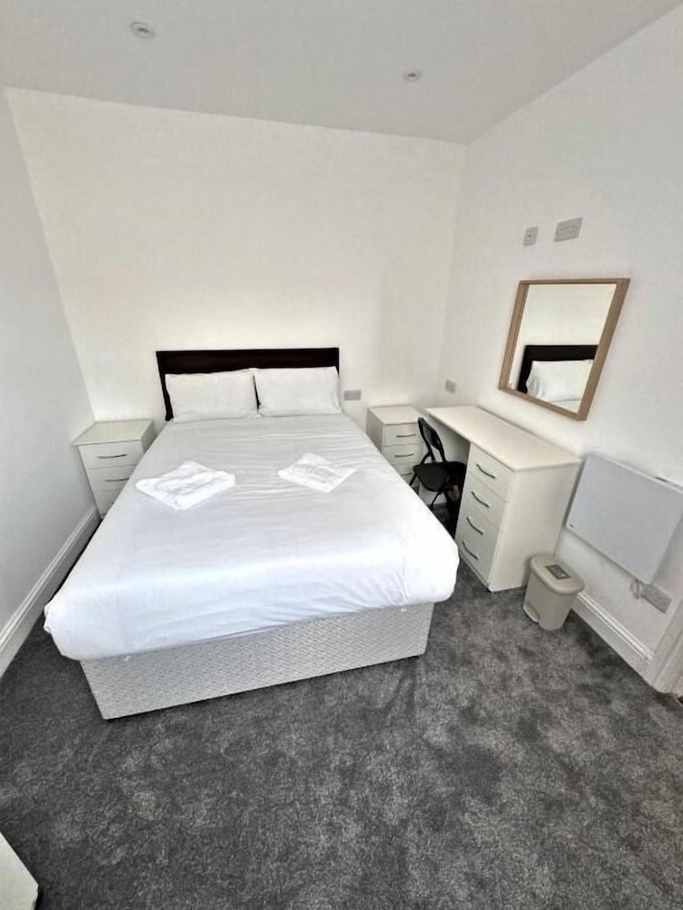 Park Hotel Ilford 27/67