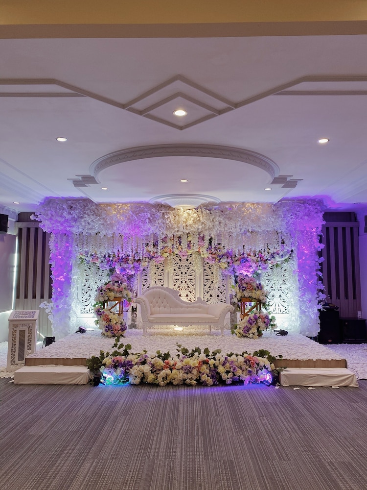 Paradise Hotel Tarakan 7/65