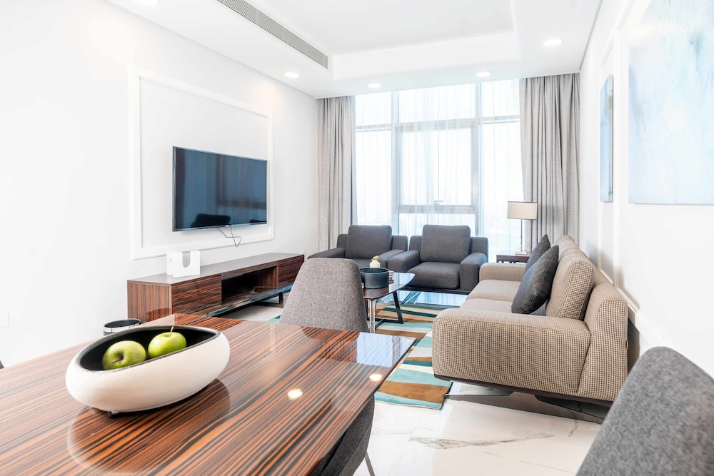 S Plaza Suites Hotel 45/70