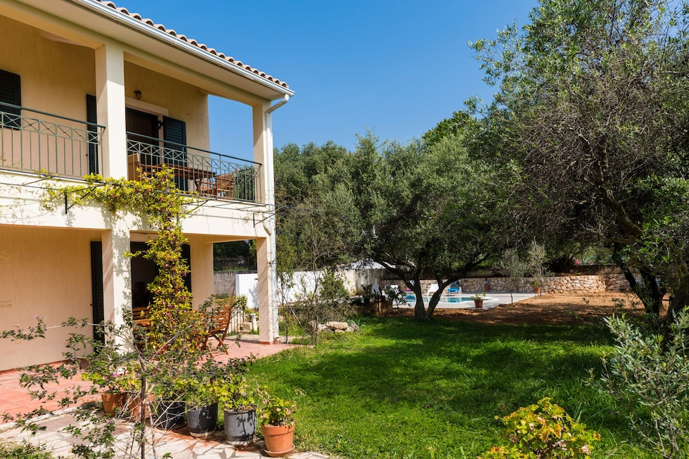 Koxyli Village Studios &amp; Apartments 47/50