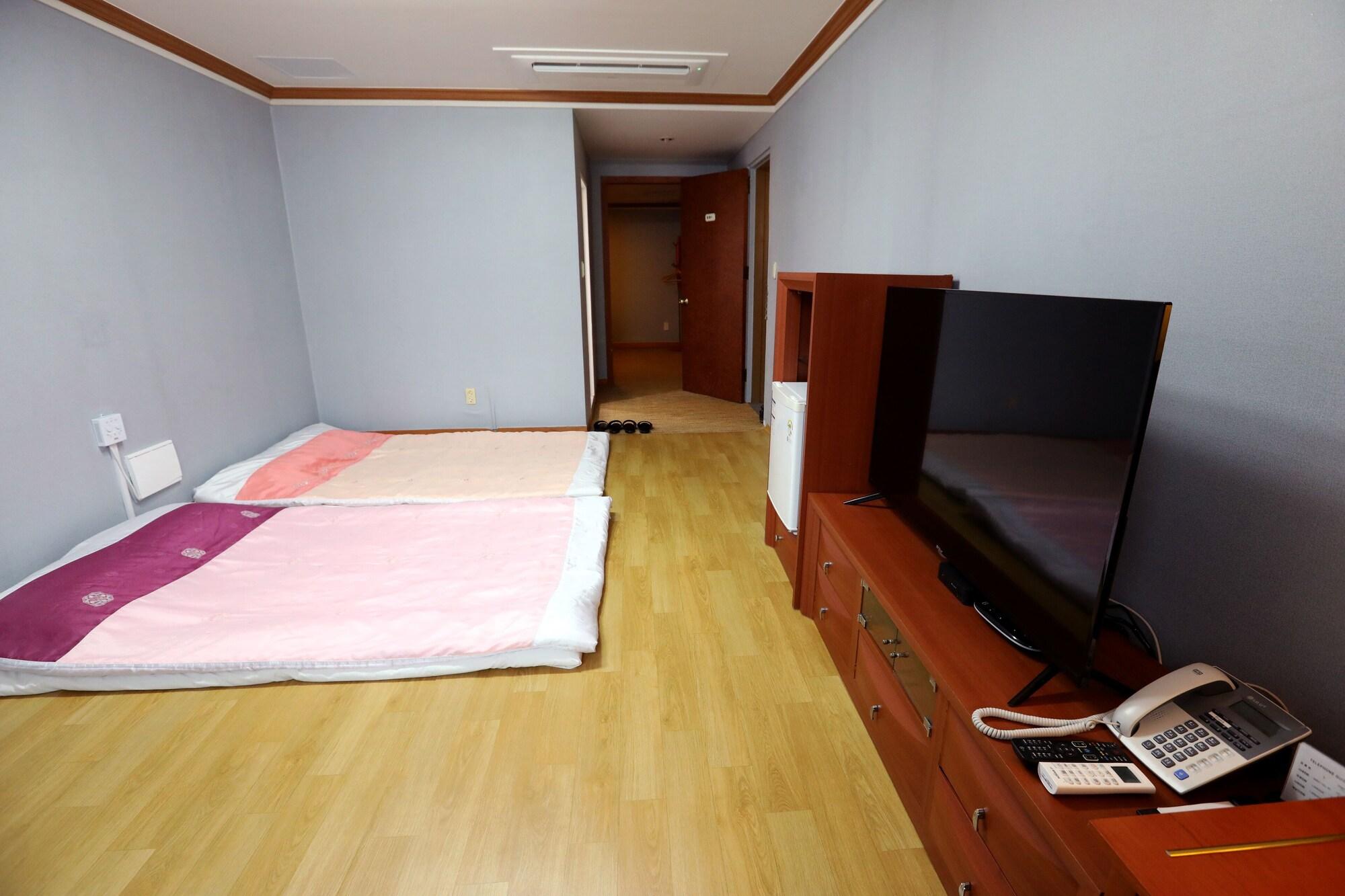 Prime Tourist Hotel 35/56