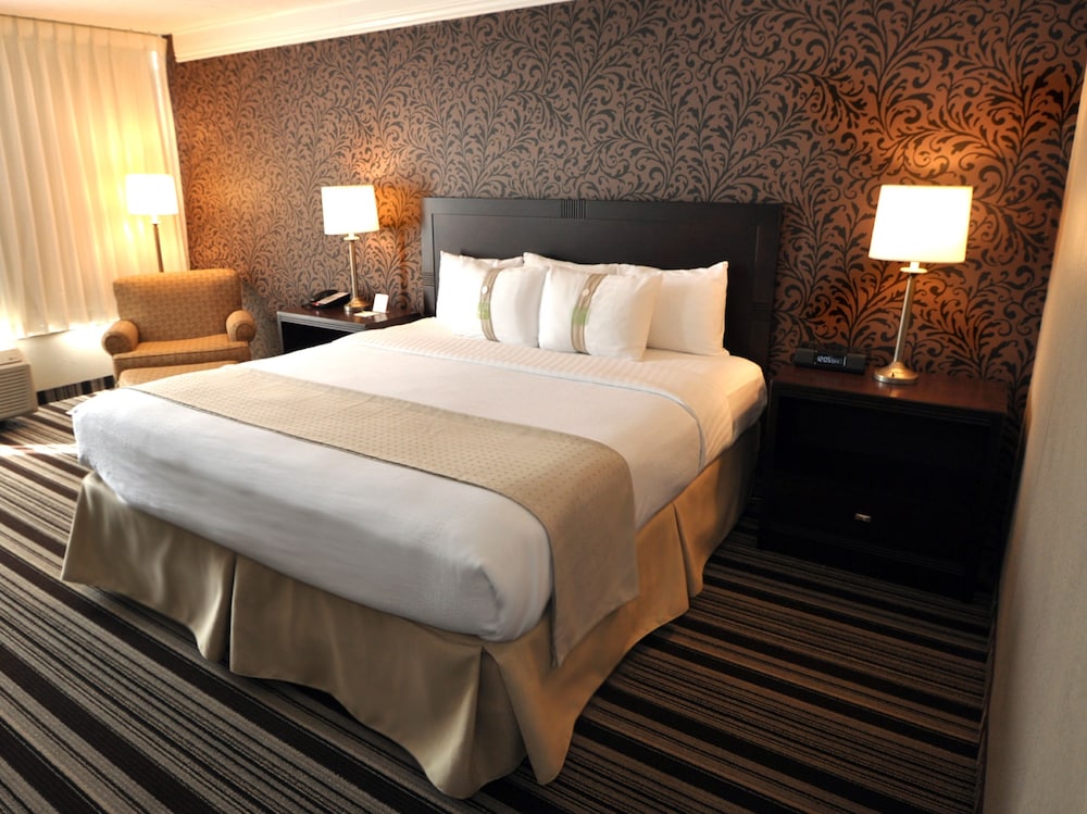 Holiday Inn Cleveland-Mayfield 20/76