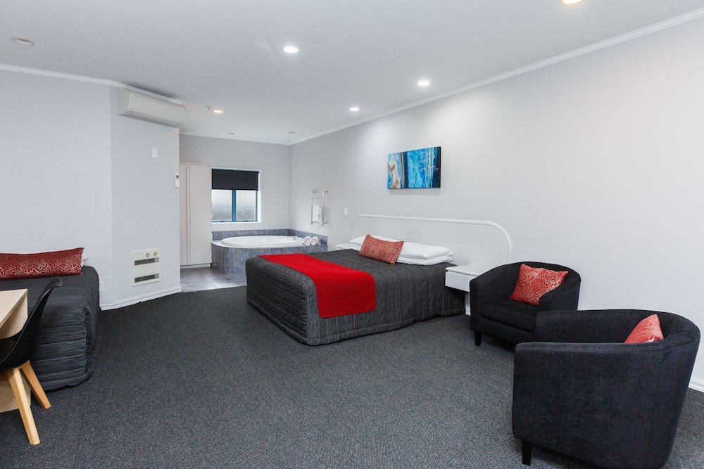 Aubyn Court Spa Motel 33/41