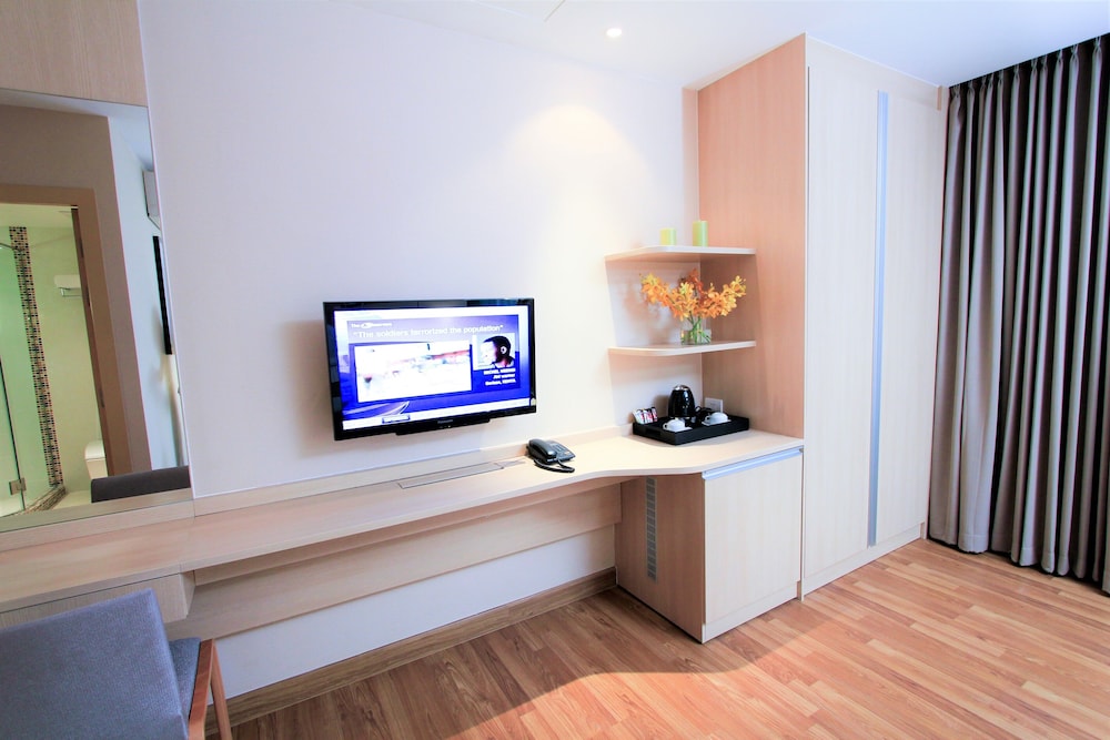 PETALS INN 22/26
