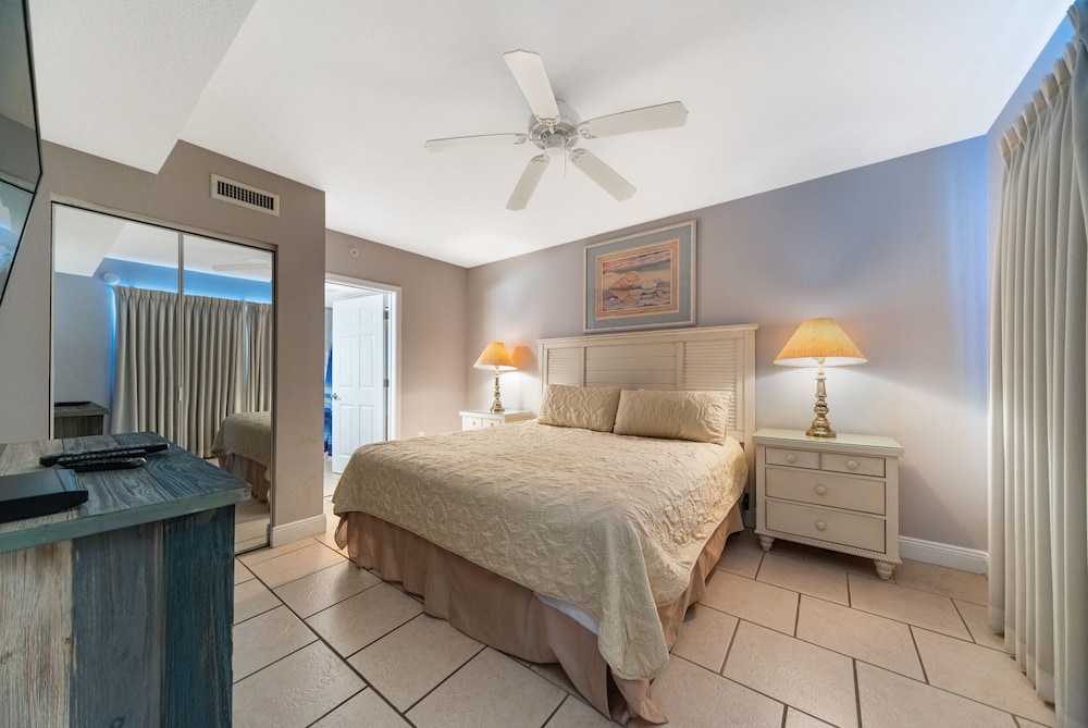 236 Emerald Beach Resort 16/80