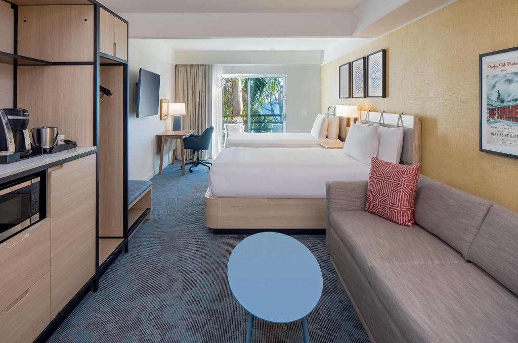 Studio, Suite, 2 Queen Beds, Coast View, Balcony