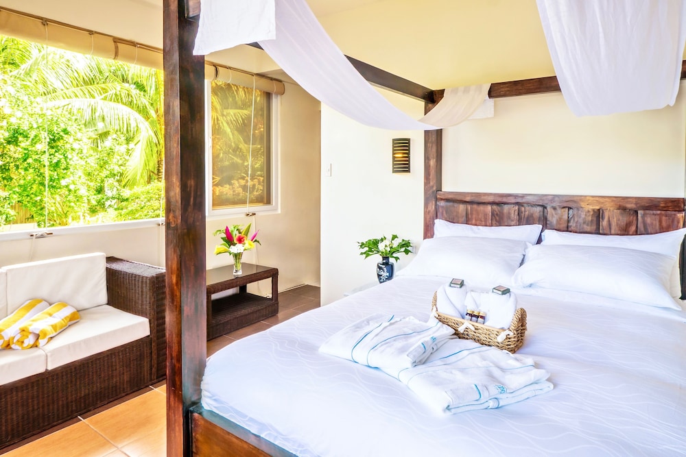 DELUXE, GARDEN OR SEA VIEW, GARDEN VIEW