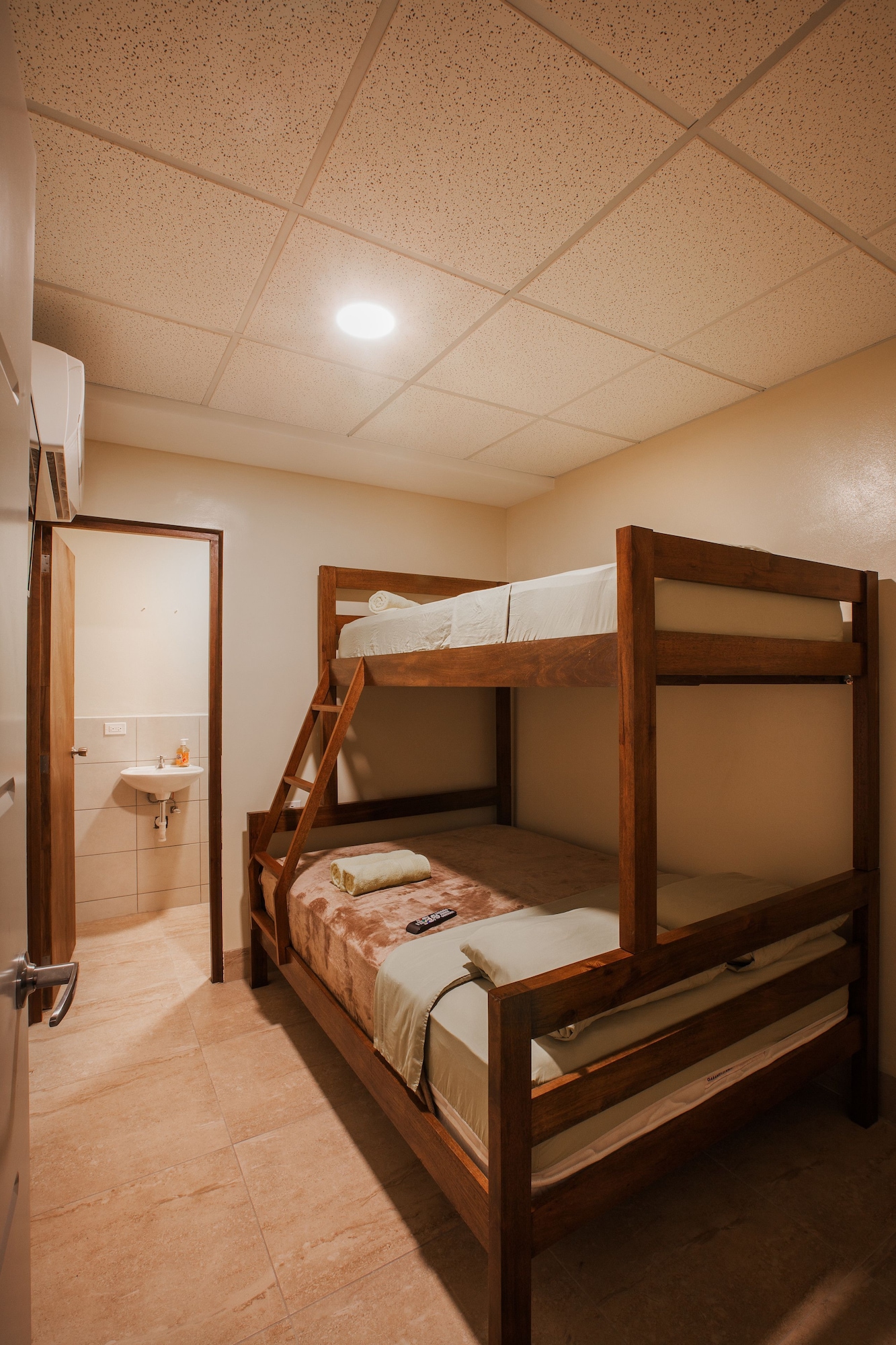 1 BEDROOM, ECONOMY, TWIN BEDS, PRIVATE BATHROOM, ANNEX