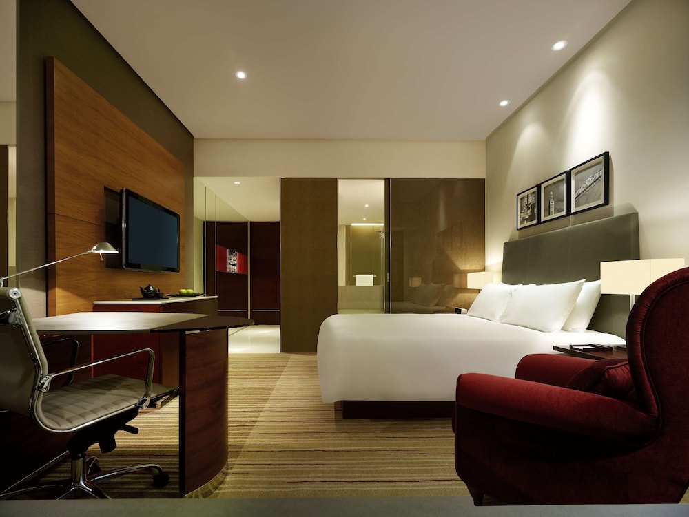 ROOM, KING BED