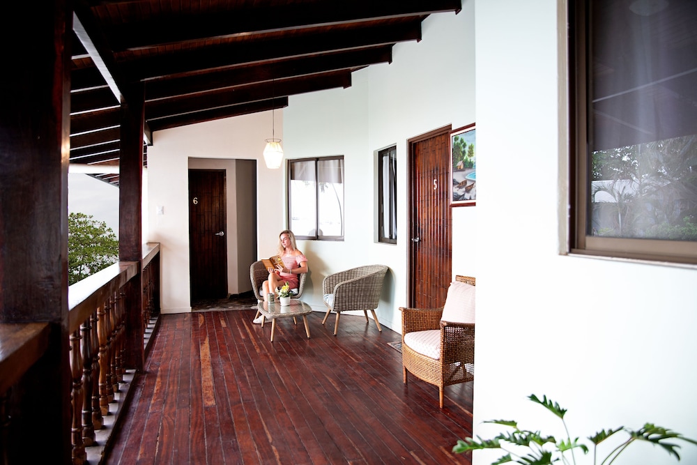 Perla de la Playa Beachfront Hotel 5/48