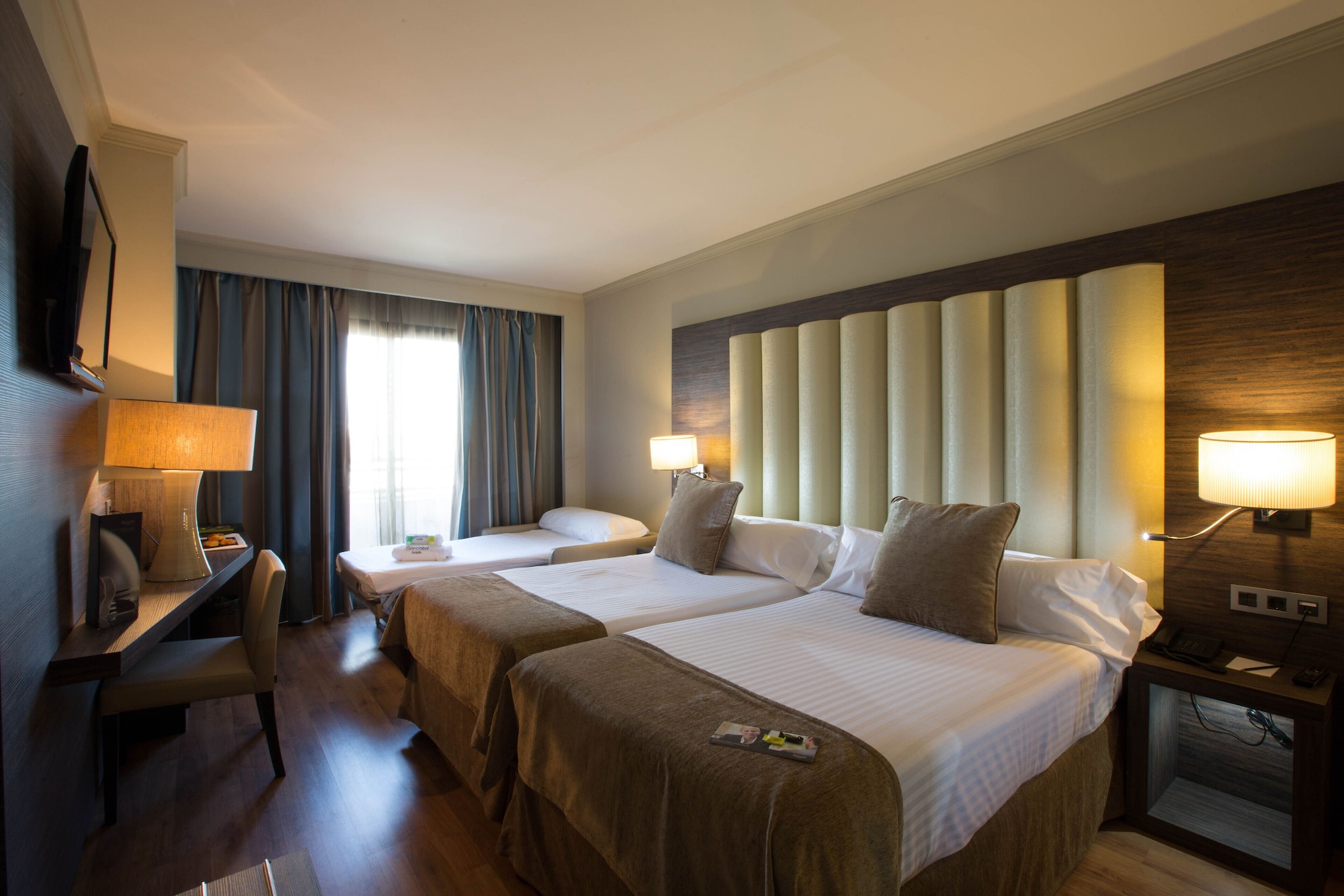ROOM, TRIPLE