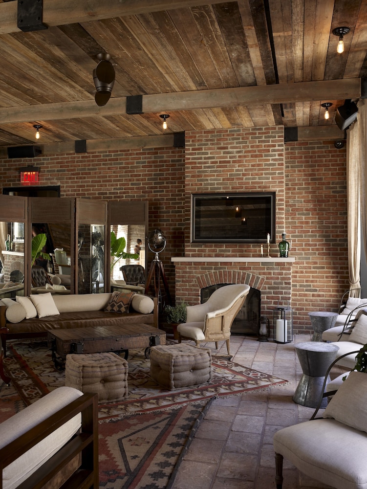 Refinery Hotel 26/48