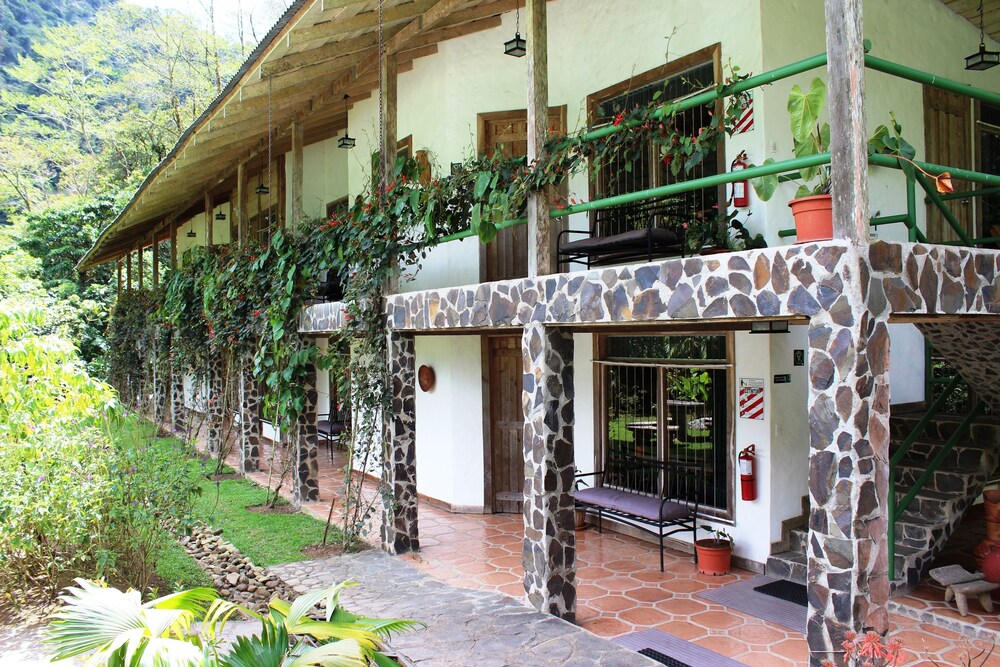 Bosque de Paz Lodge y Reserva Biologica 9/58