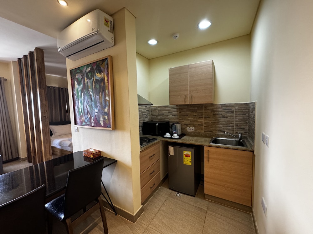 Roots Hotel Apartment 6/57