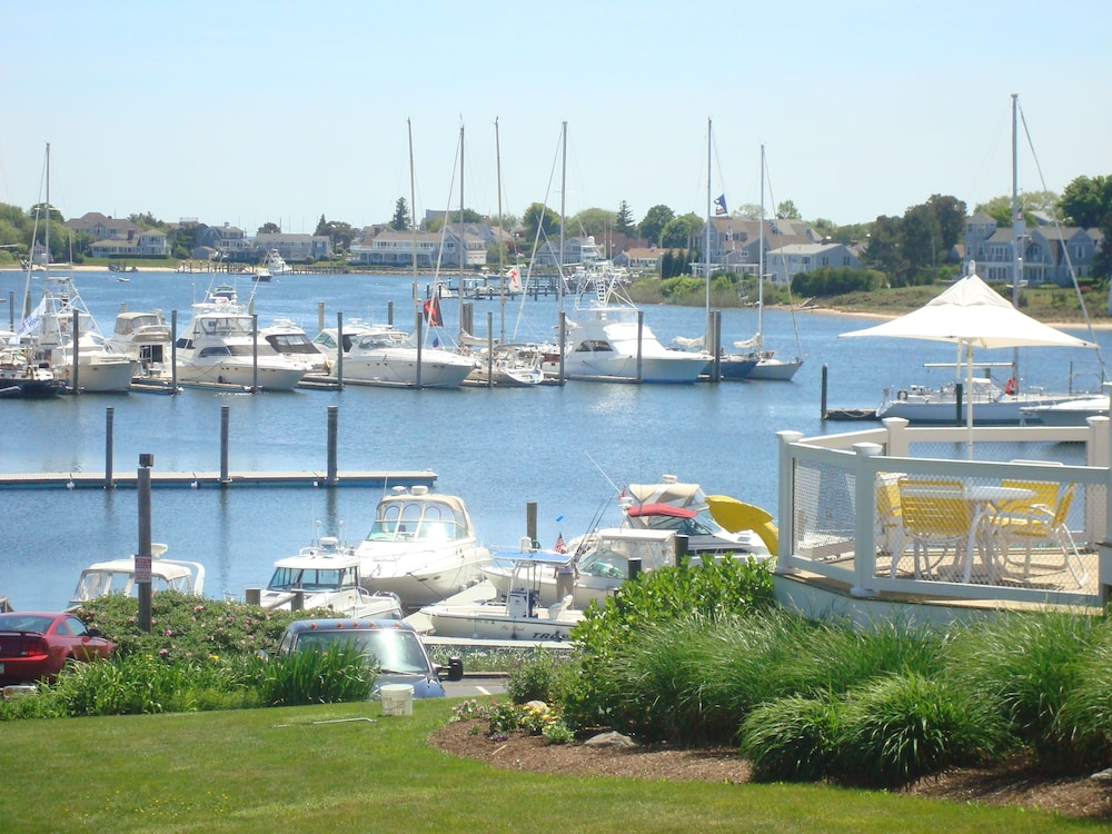 Anchor In Distinctive Waterfront Lodging 59/65