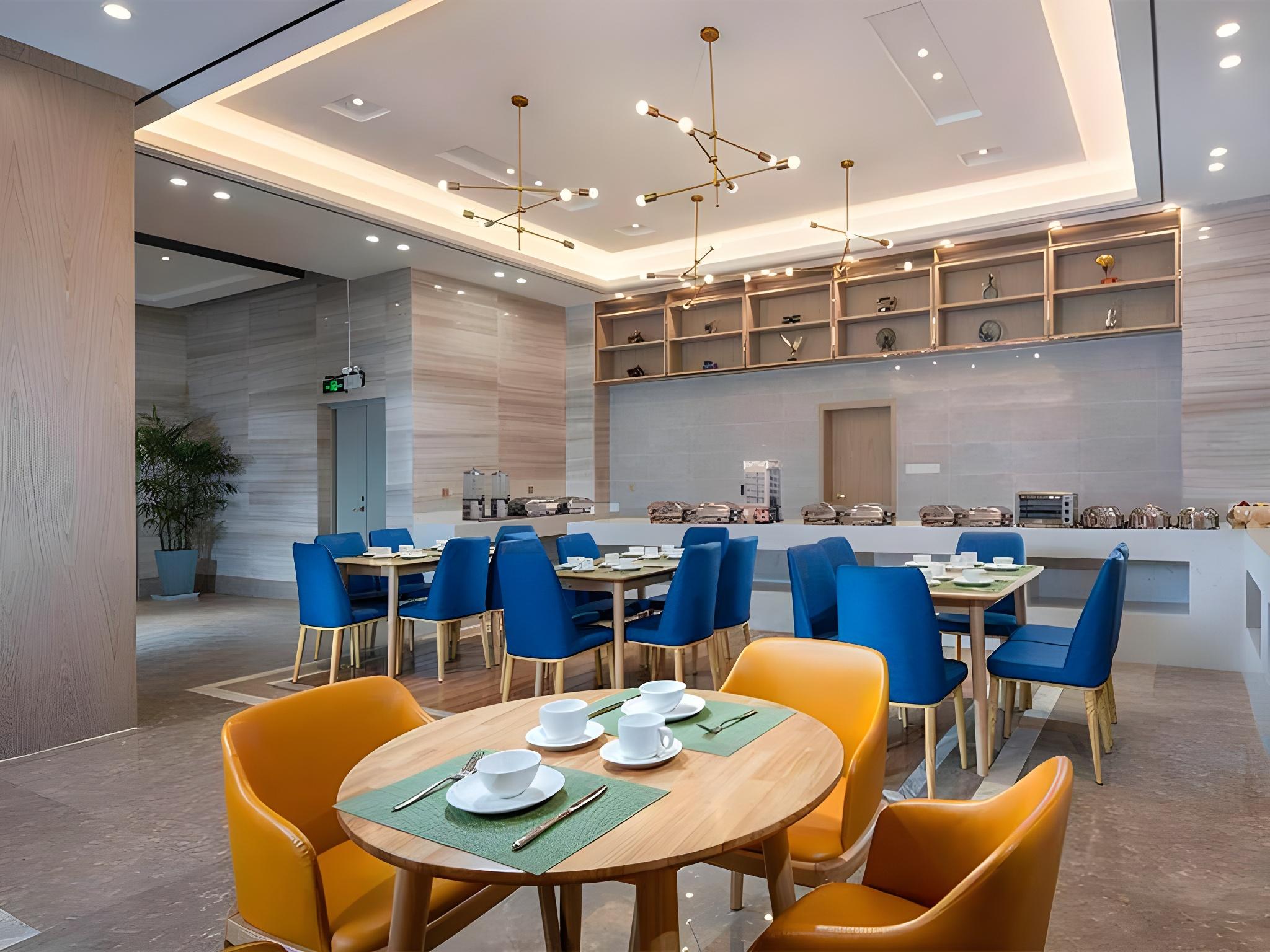 Kyriad Hotel (Guangzhou North Railway Station Metro Station) 40/47
