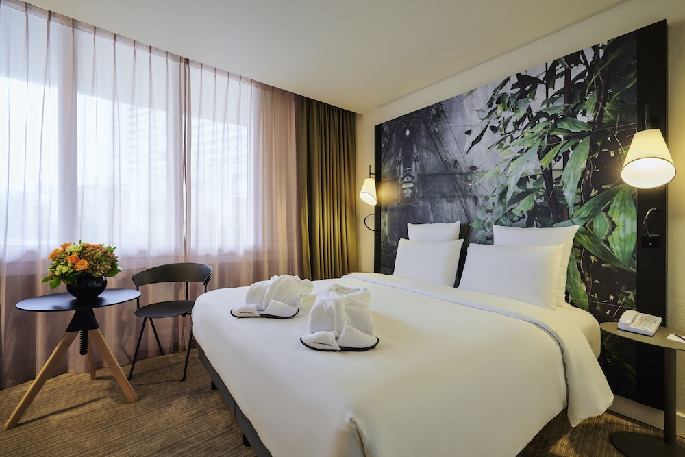 Mercure Paris La Defense 13/66