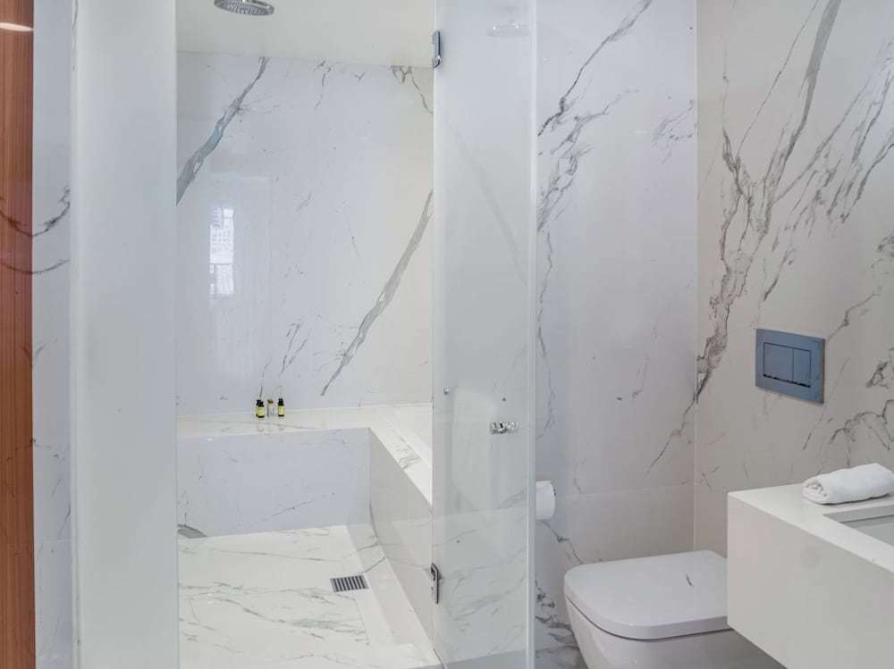 غرفة بريميير بسرير كينج بشرفة، 33 Hotel, New York City, Seaport 7/8