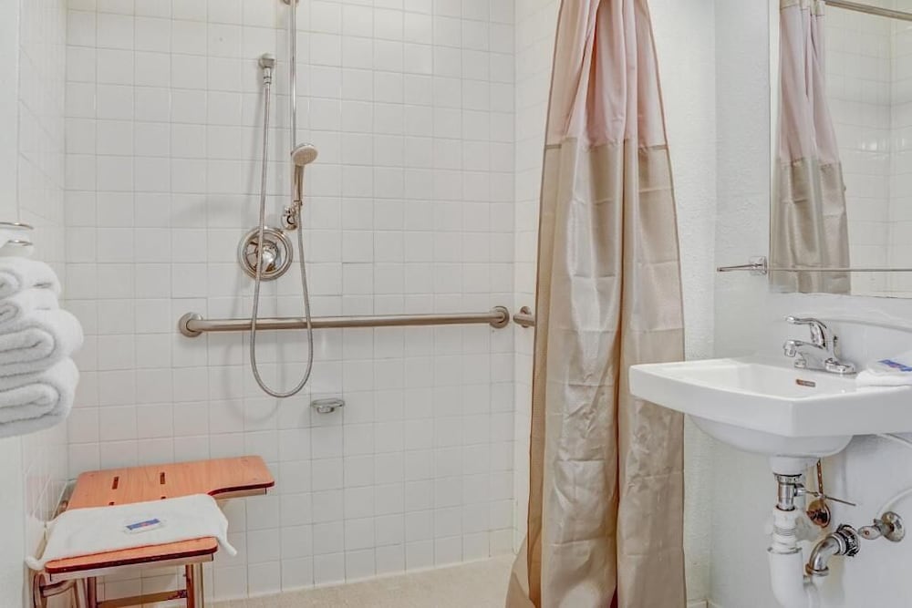 Motel6 Portland, OR - Central 46/47